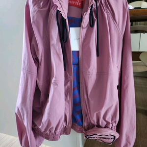 럭키슈에뜨 프릴후드 파우치 점퍼(새상품)