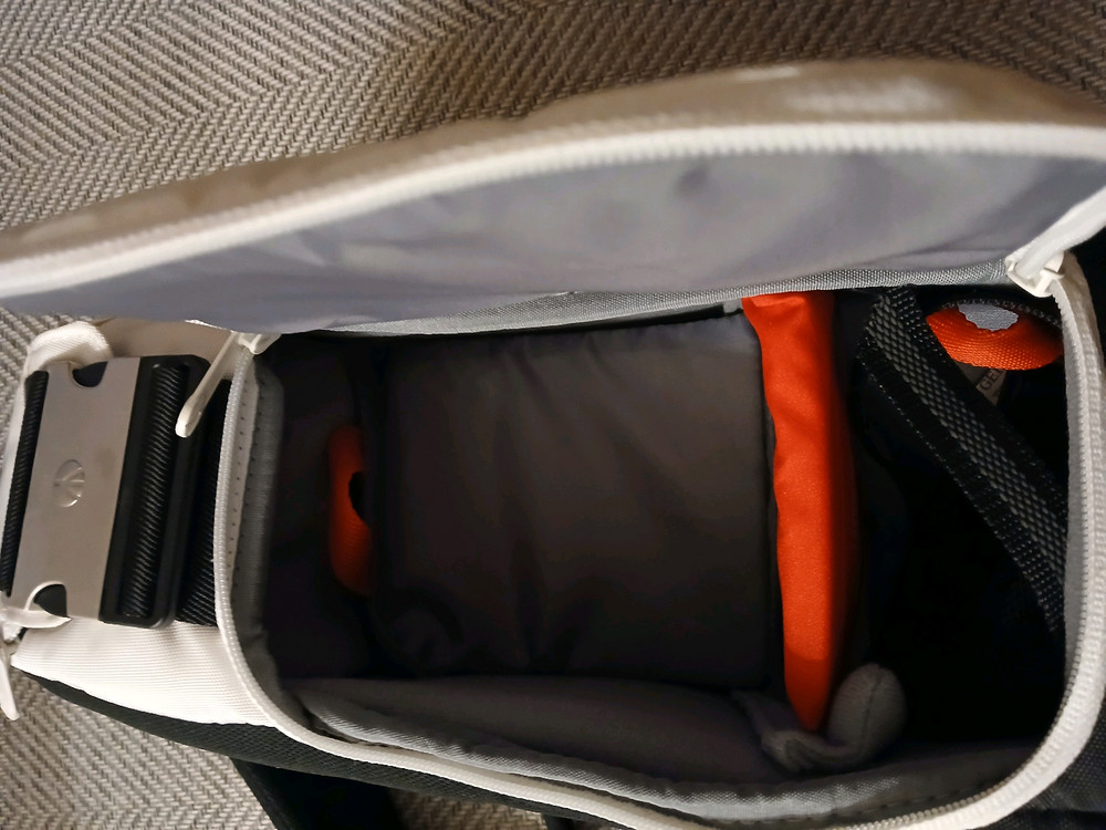 맨프로토 카메라 가방 슬링백 팝니다--4