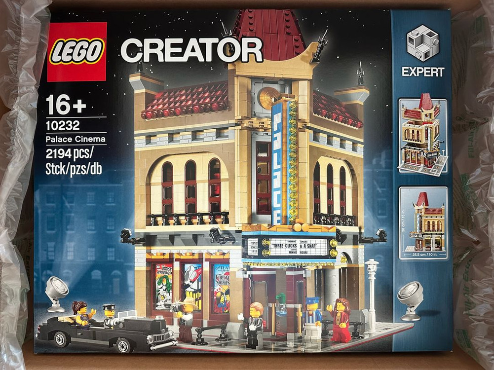 레고 10232 시네마, 10218 펫샵, 10244 페어그라운드 믹서, 10245 산타의 작업장 판매 이미지