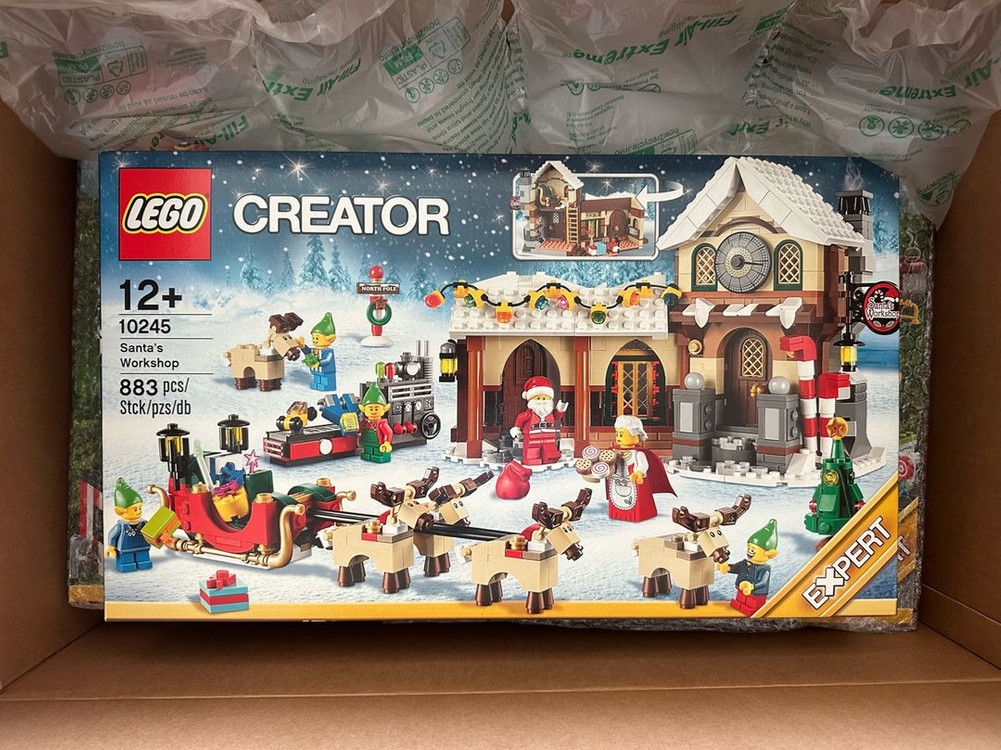 레고 10232 시네마, 10218 펫샵, 10244 페어그라운드 믹서, 10245 산타의 작업장 판매 이미지