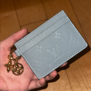 루이비통 참 카드지갑 스카이블루