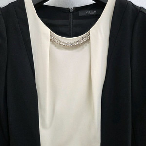 미니멈 크림 원피스