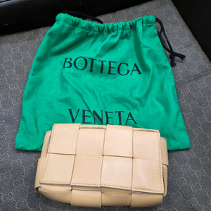 보테가베네타 벨트 백 남.녀.공용