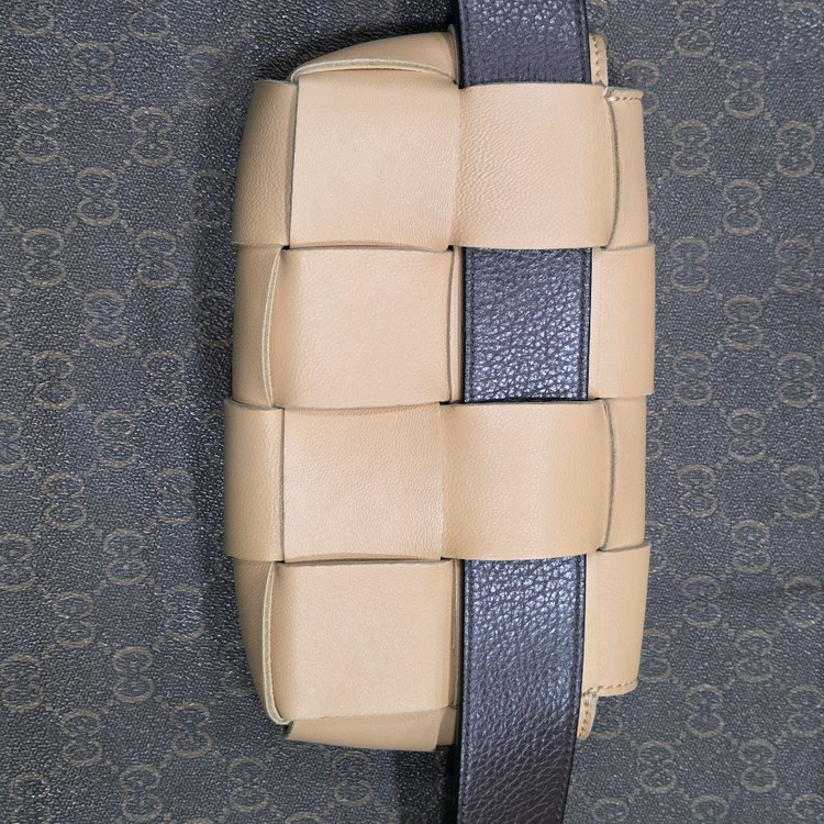 보테가베네타 벨트 백 남.녀.공용 이미지