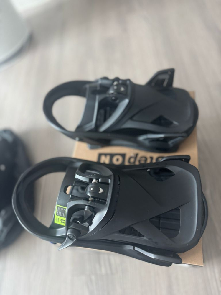 스노우보드 + 바인딩 + 부츠 세트 이미지