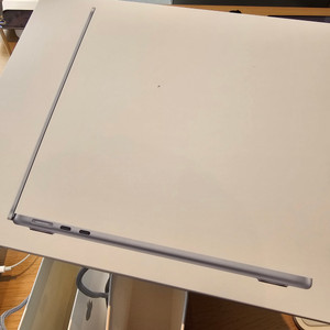 미개봉 맥북에어m5 13인치 2026 스카이블루 판매합니다.