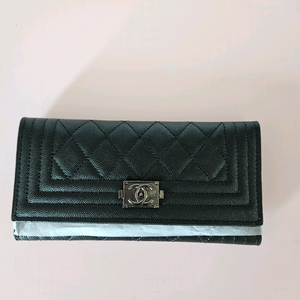 샤넬 장지갑 새상품 득템하세요