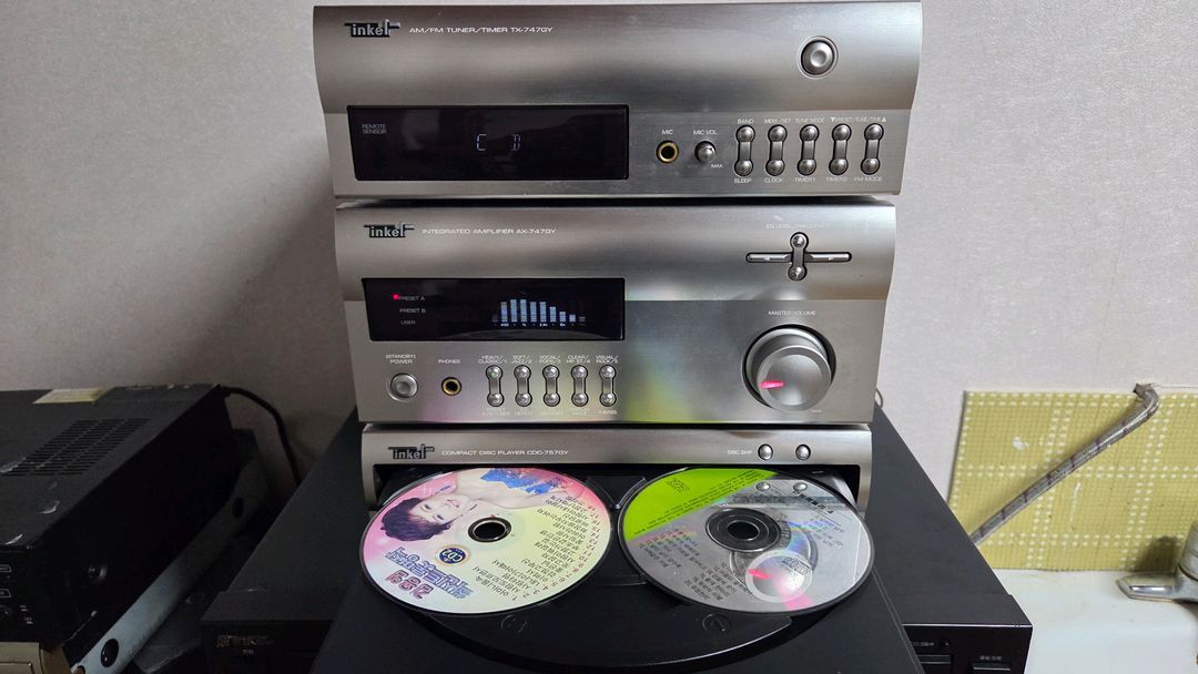 인켈에서 나온 3단 오디오 P 747GY입니다 이미지