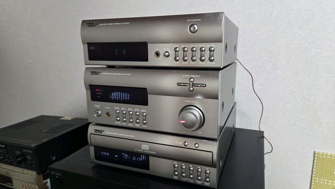 인켈에서 나온 3단 오디오 P 747GY입니다 이미지