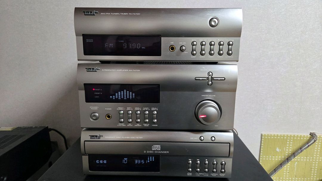 인켈에서 나온 3단 오디오 P 747GY입니다 이미지