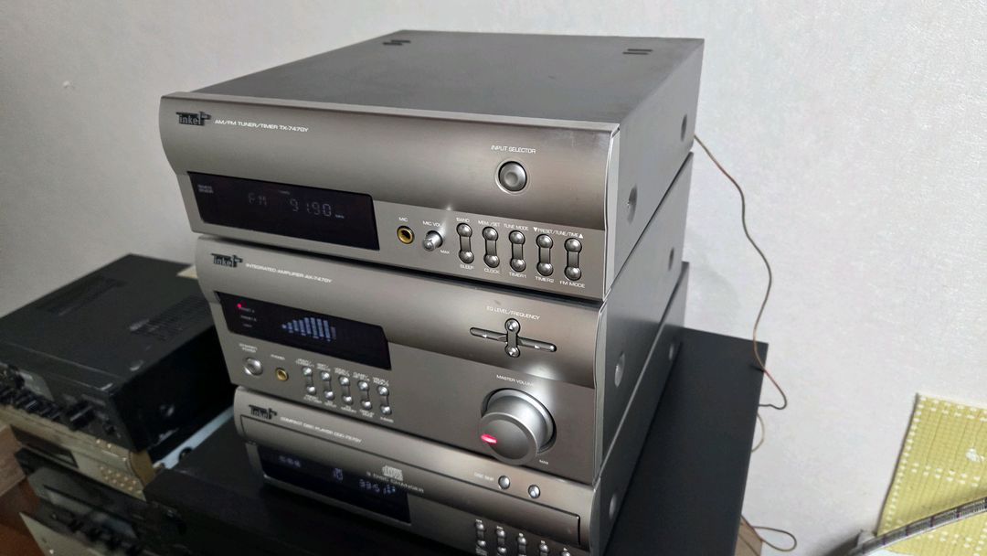 인켈에서 나온 3단 오디오 P 747GY입니다 이미지