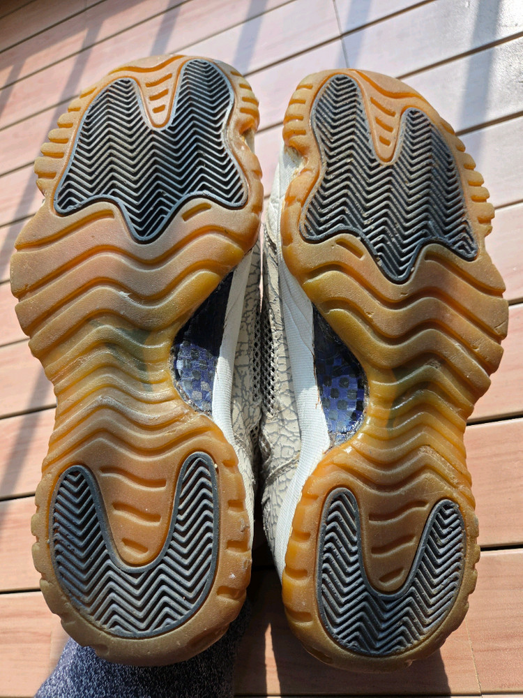 에어조단 11 low 270 팝니다--3