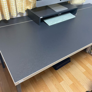 데스커 컴퓨터 책상 블랙 1600x700 이미지