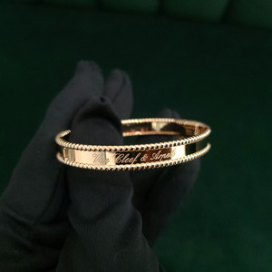 반클리프 아펠 빼를리 팔찌 로즈골드 (뻬를리 시그니쳐)