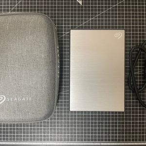 씨게이트 휴대용 외장하드 / 2TB / 실버 / 파우치포함 / 우체국택배