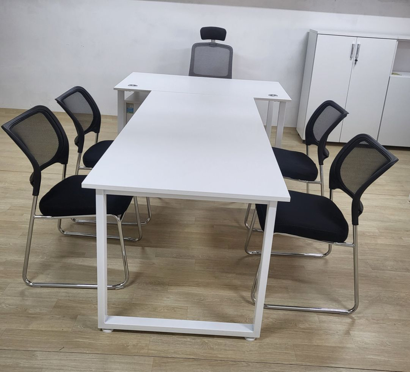 파티션 책상 의자 철제캐비넷 철재옷장 원탁 작업탁자 회의용테이블 회의용의자 수납장 서랍 책장 이미지