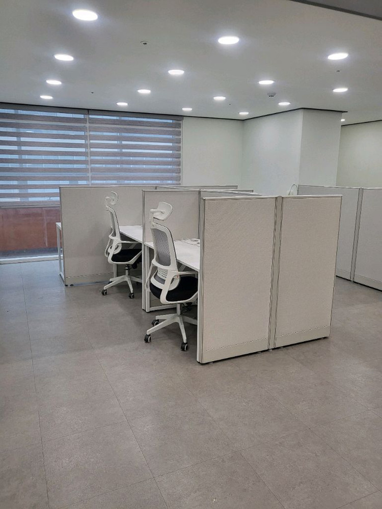 파티션 책상 의자 철제캐비넷 철재옷장 원탁 작업탁자 회의용테이블 회의용의자 수납장 서랍 책장 이미지