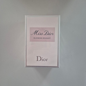 미스 디올 블루밍 부케 EDT 향수 100ml 판매합니다.