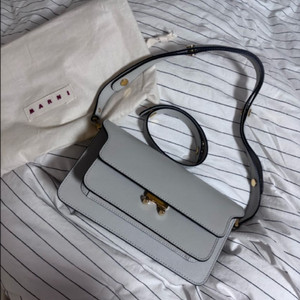 (새상품급) 마르니 이스트 웨스트 트렁크백 펠리칸