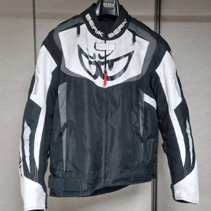 베릭 레이스 딥 라이딩 자켓 블랙/화이트 50사이즈