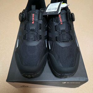 (새상품) 블랙야크 고어텍스 트레킹화 285사이즈 택포 15만원 판매합니다..