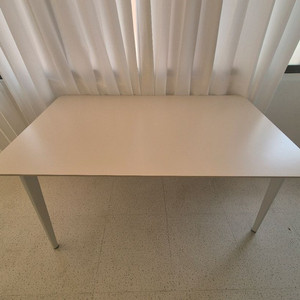 새상품 세라믹 화이트 식탁