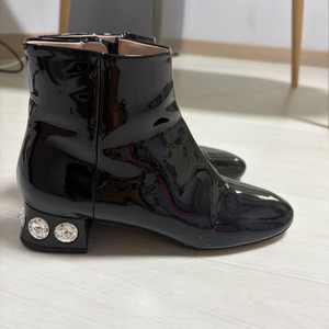 미우미우 부츠235