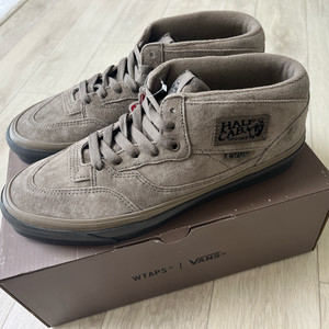 반스 볼트 x 더블탭스 OG 하프 캡 LX 코요테270