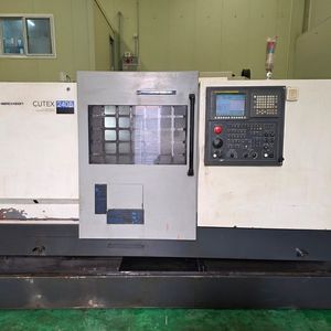 화천기공 8인치 CNC선반 CUTEX-240B 판매합니다. 이미지