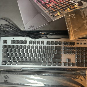 로캣 벌컨 120 AIMO 키보드입니다 급처합니다!!