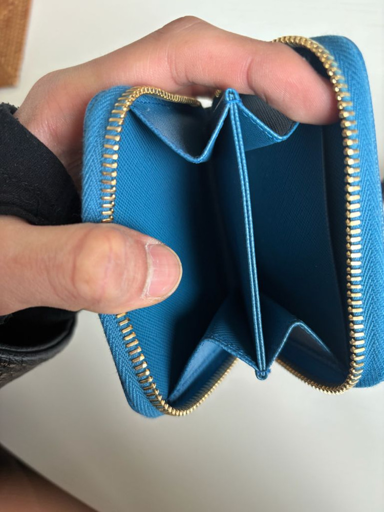 프라다 사피아노 레더 지퍼 카드지갑 이미지