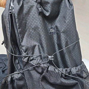 mari roll top sm / b-grid / black