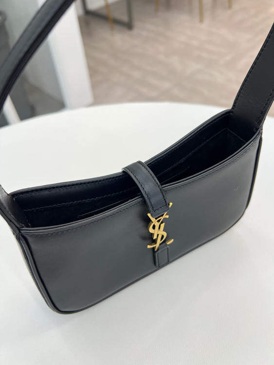 [중고명품 럭스올 울산점]생로랑 모노그램 미니 호보백 710318--6