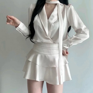 실크 랩 블라우스 & 프릴 미니스커트 (세트) 투피스