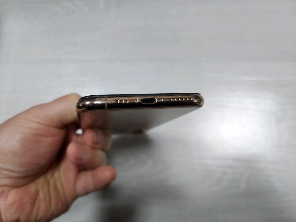 아이폰XS 64G 자급제팝니다.--4