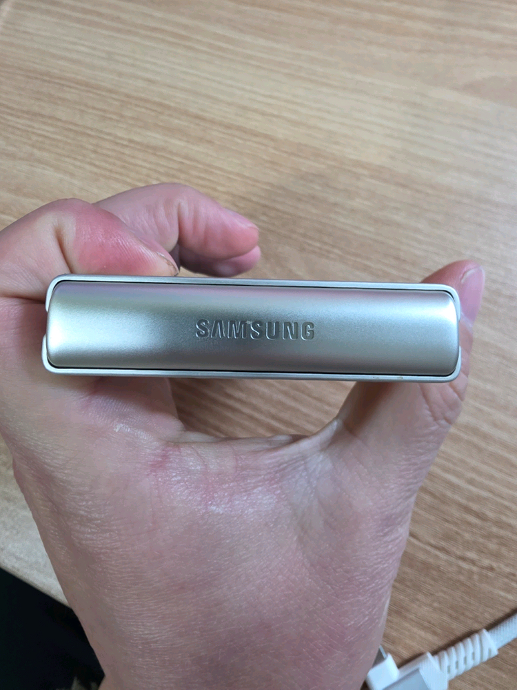 갤럭시 Z플립3 256GB 크림색 팝니다.--4