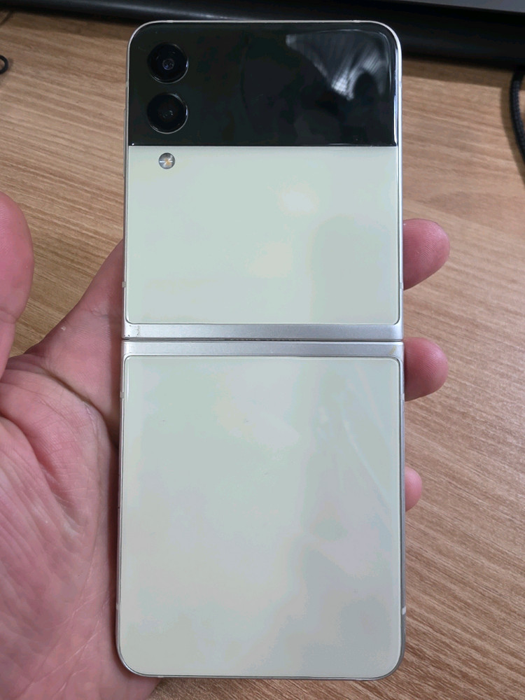 갤럭시 Z플립3 256GB 크림색 팝니다.--7