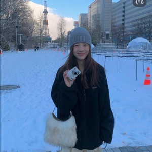 Miumiu 미우미우 하프 플리스 집업 네이비 S (정품)