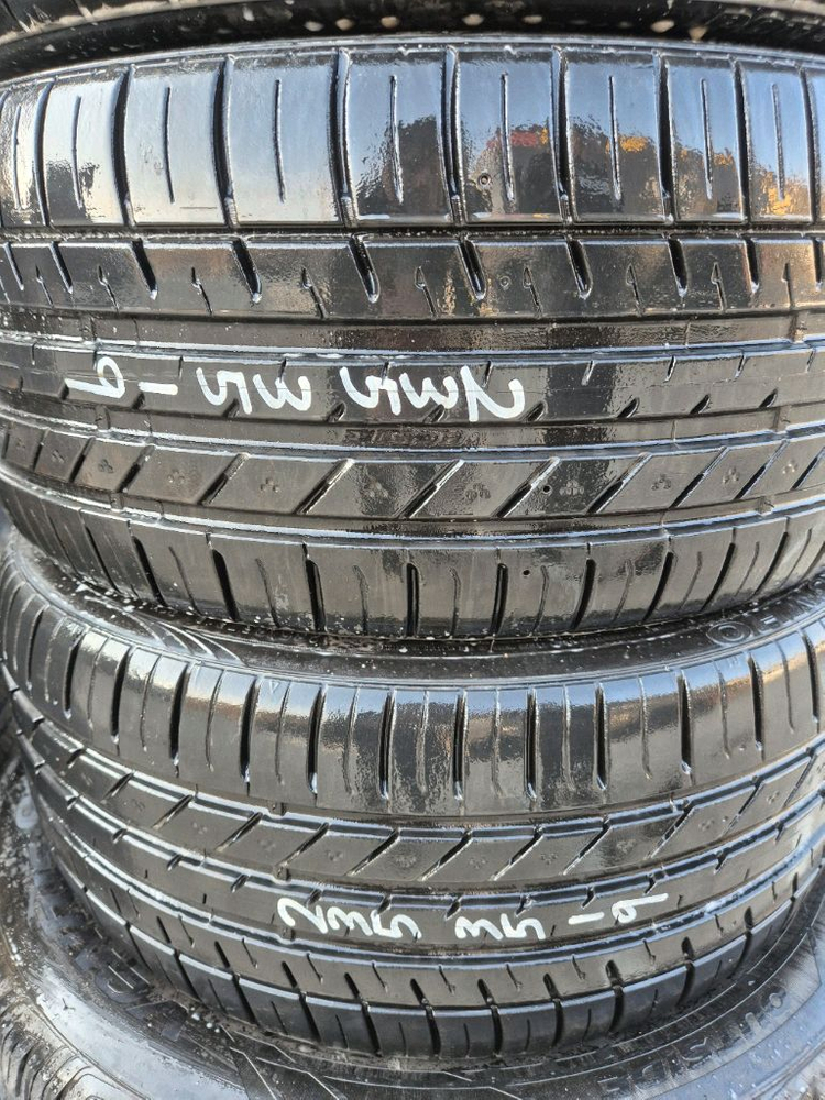 235 35 19 브릿지스톤 2개, 금호 2개(트래드 90퍼센트 수준) 장착 및 휠발란스 포함 개당 7만원입니다.--1
