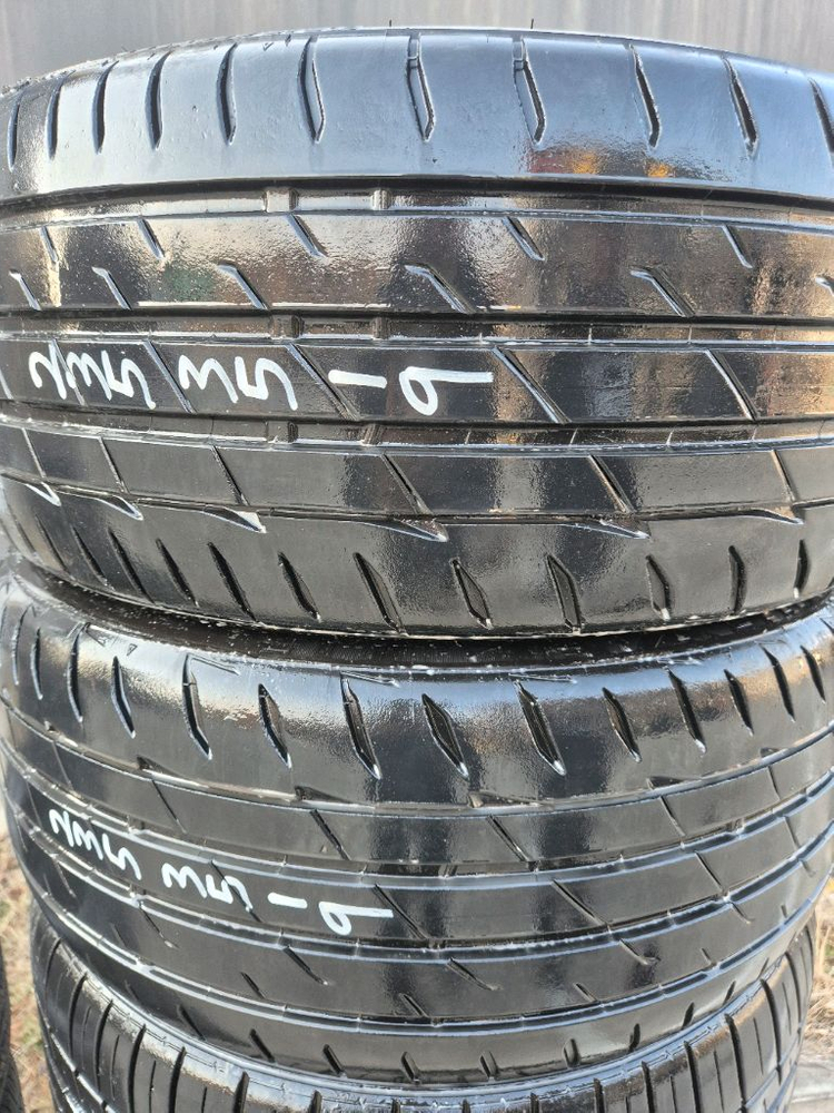 235 35 19 브릿지스톤 2개, 금호 2개(트래드 90퍼센트 수준) 장착 및 휠발란스 포함 개당 7만원입니다.--2