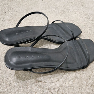 투스트랩 뮬 슬리퍼 팔아요~