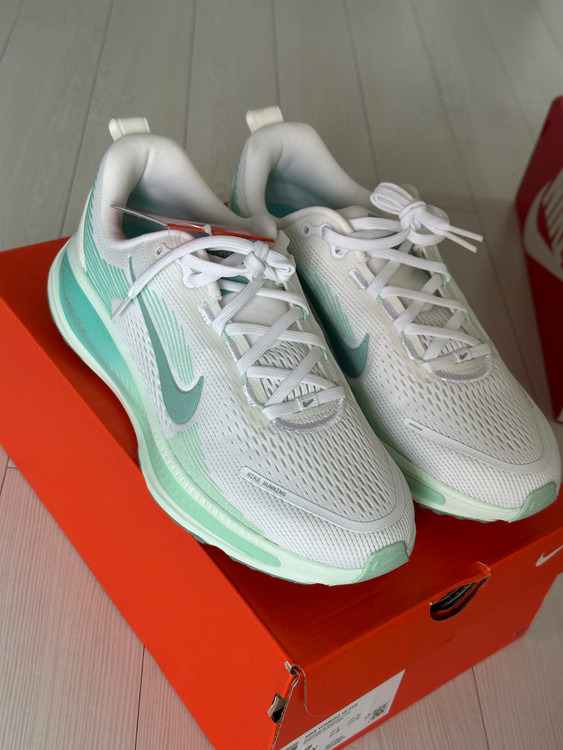 (GS) 나이키 보메로 18 화이트 블리치드 터콰이즈 러닝화--1