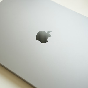 맥북 16인치 M1 MAX CPU10 GPU32 RAM32 1TB 판매합니다