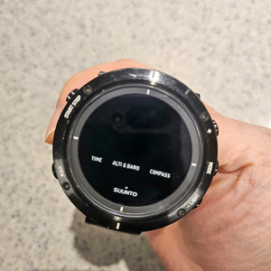 순토 에센셜 남성 시계