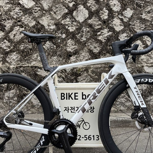 중고 카본 로드자전거 판매 / 트렉 마돈 SL7, 26년, 화이트 M사이즈 이미지