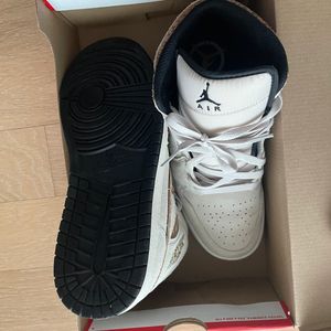 나이키 에어조던1 미드 SE Elephant 260