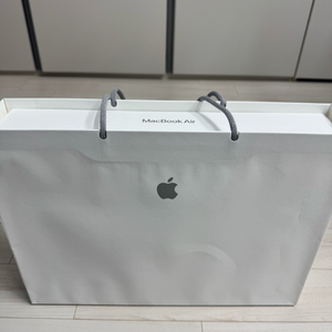 맥북에어 M5 실버 (메모리 16GB, SSD 512) 미개봉 새상품 판매합니다.