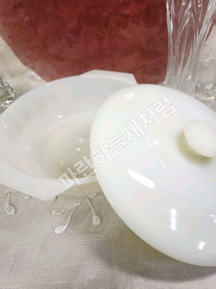 밀크글라스 튜린 이미지