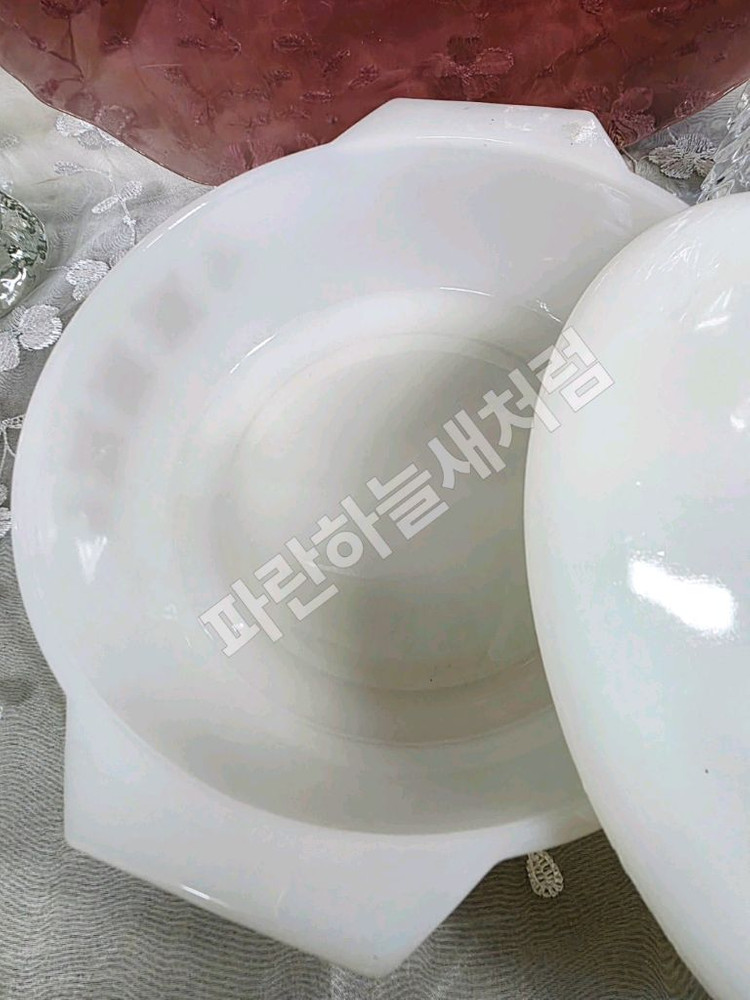 밀크글라스 튜린 이미지