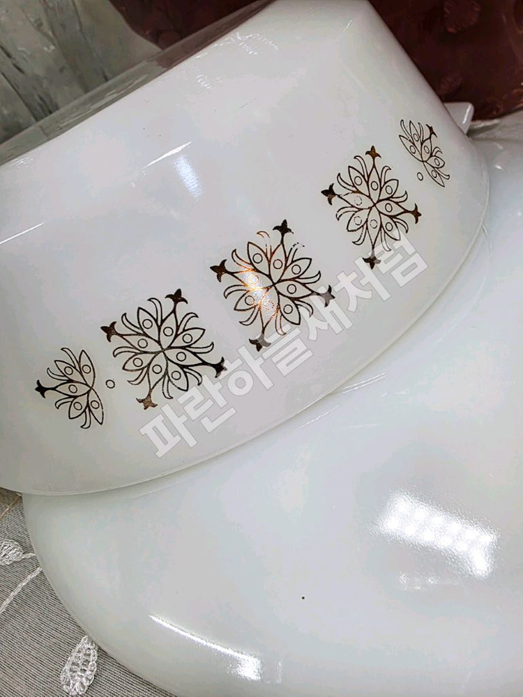 밀크글라스 튜린 이미지